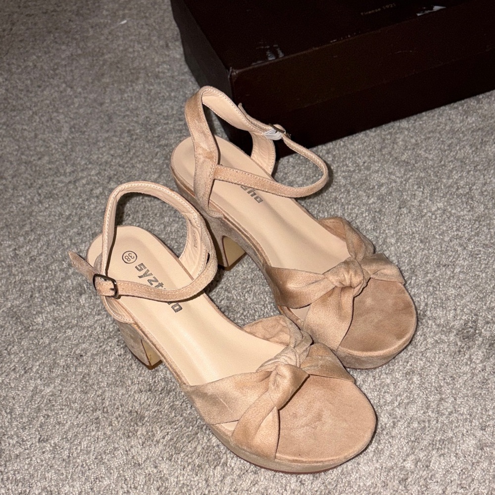 Stylish Tan Women's Sandals